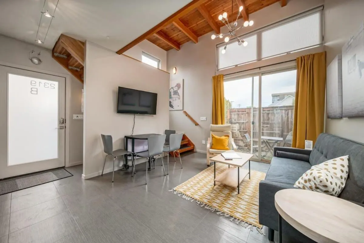 Semesterbostad #Stayinmydistrict Buckman Bright Spacious Townhome Portland